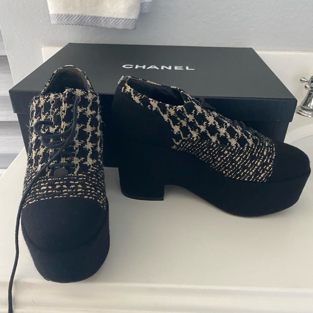 Chanel plataform black and cream shoes